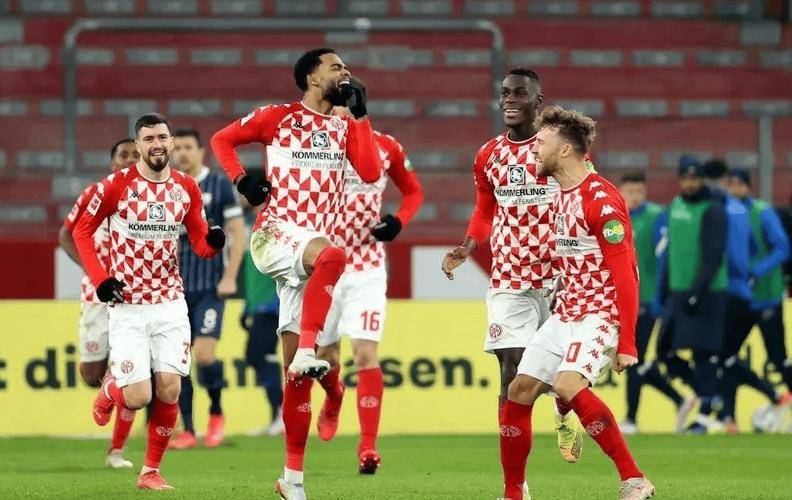 周五016 德甲前瞻：美因茨VS门兴 残阵保级与客场攻坚的博弈